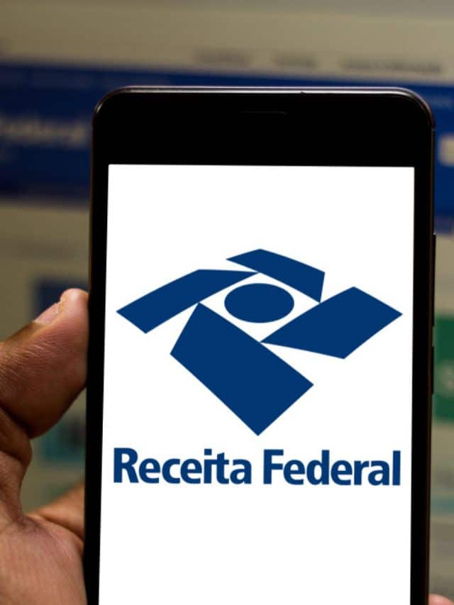 Uma imagem que ilustra um celular com o aplicativo da receita federal aberto.