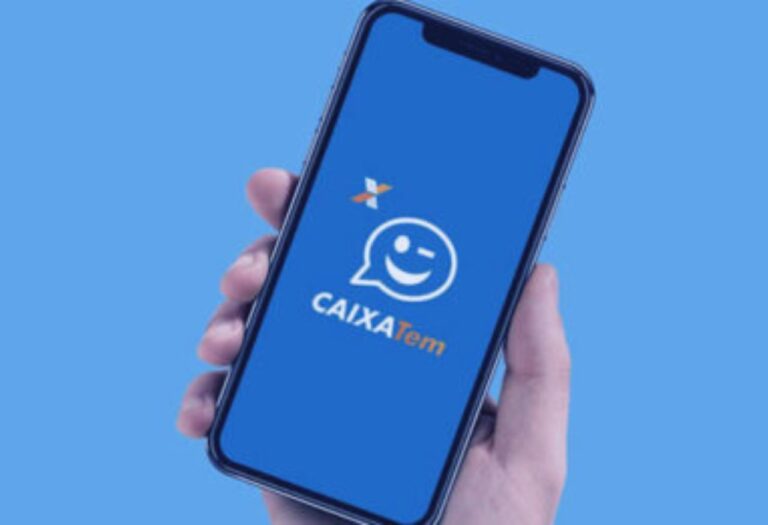 Uma imagem que ilustra uma pessoa segurando um celular com o aplicativo do CAIXA TEM aberto.