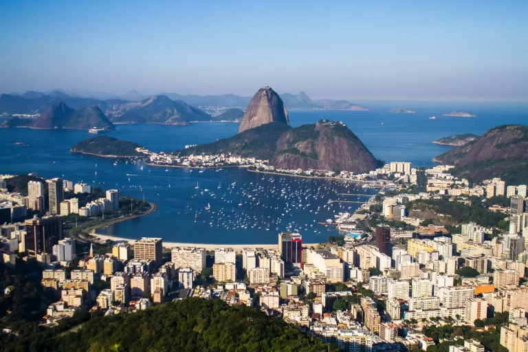 Uma imagem que ilustra o Rio de janeiro e suas cidades.