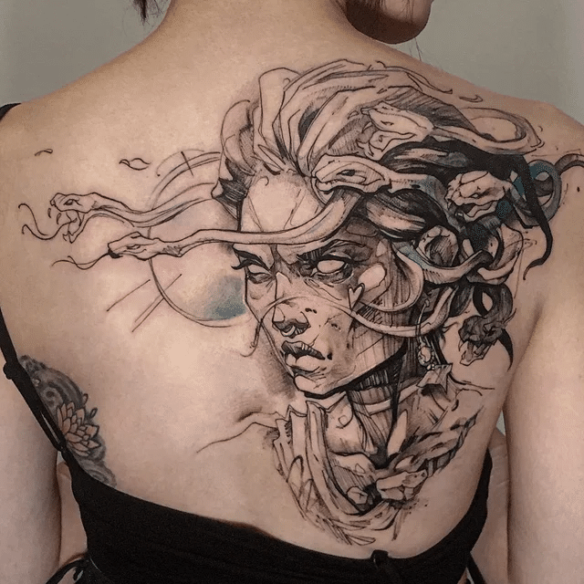 Uma imagem que ilustra uma tatuagem de medusa.
